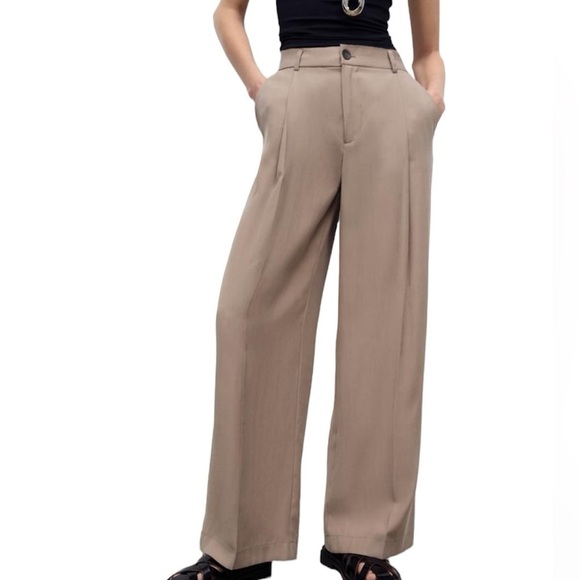 Zara Flowy Pleated Pants - Picture 1 of 13